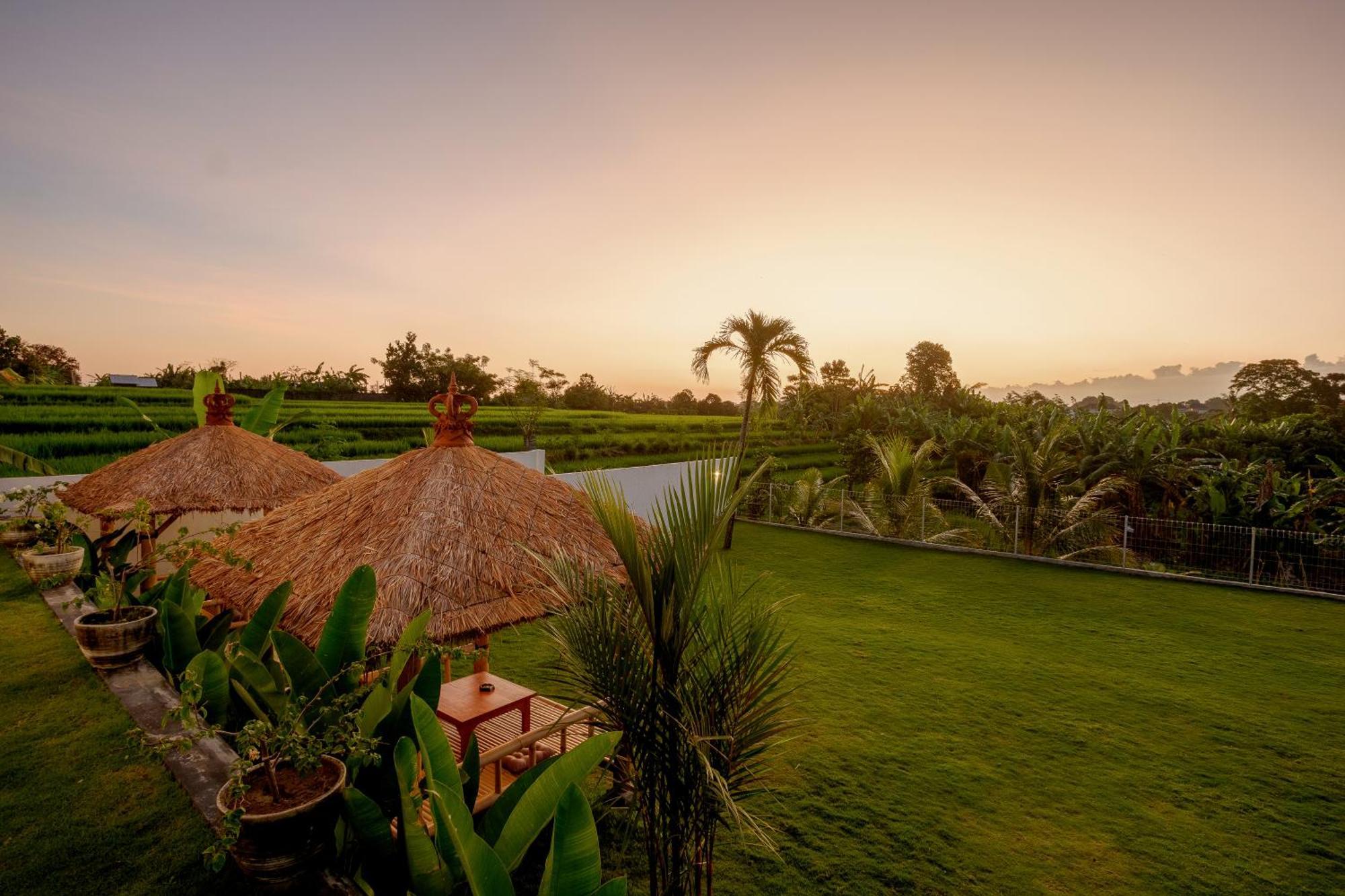 Eden Guest House Canggu Экстерьер фото
